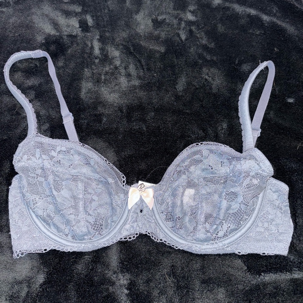 Victoria's Secret Lace Underwire Bra - Light Gray